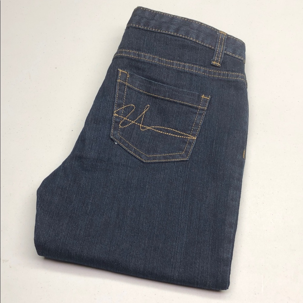 LIKE NEW ISIS DARKWASH MID-RISE CAPRI JEANS 4/27x22 ⭐️